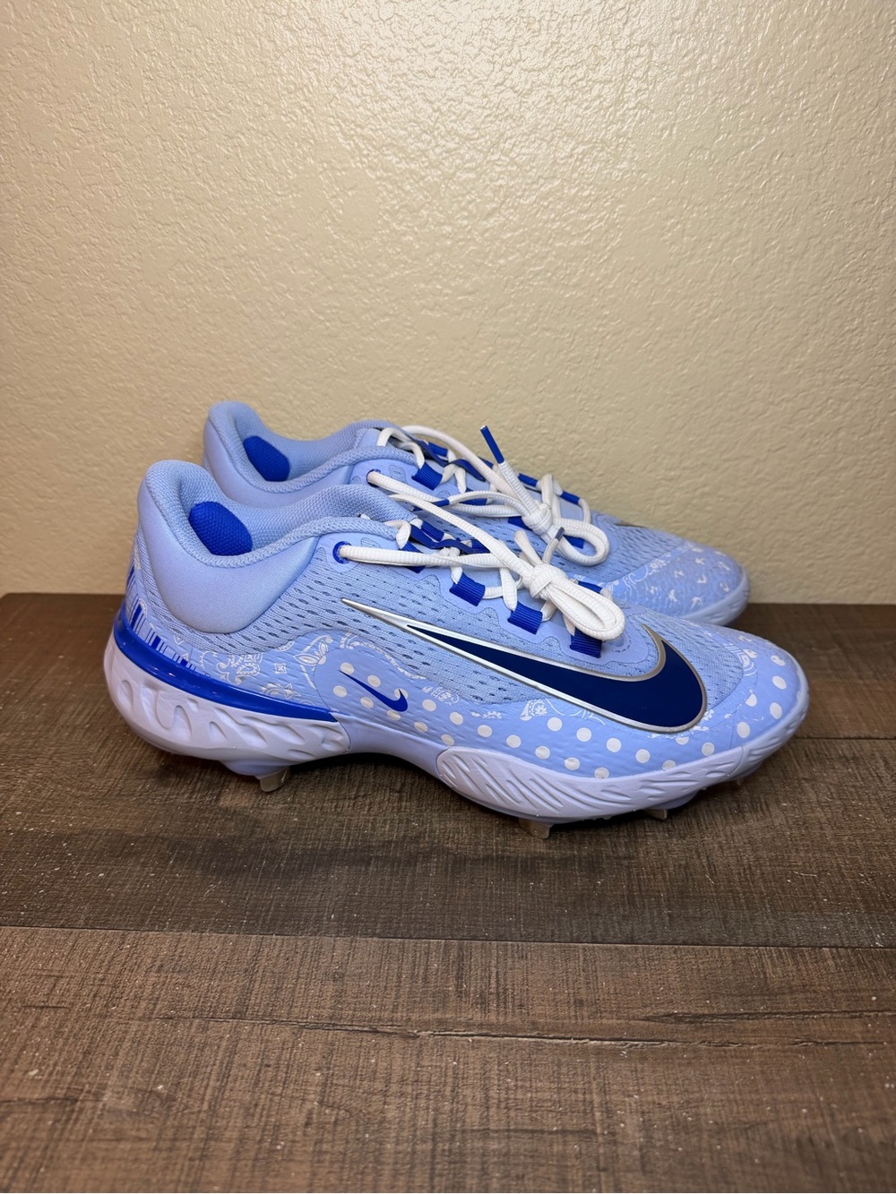 Nike Alpha Huarache Elite 4 Low “Father’s Day”
- Size 11 Men.